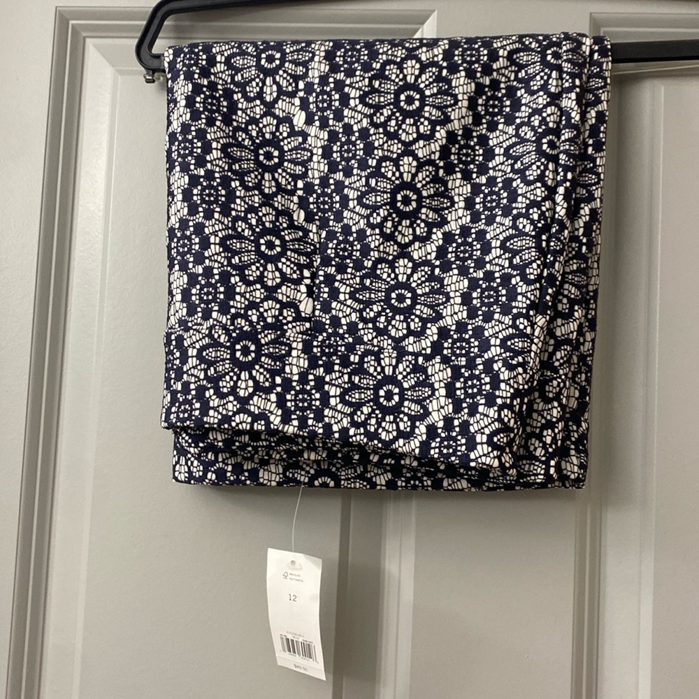 NWT Banana Republic pencil skirt. Navy lace floral print, white backing. Size 12